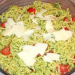 Nudelsalat mit Pesto Genovese und Kirschtomaten
