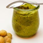 Avocado-Macadamianuss-Pesto