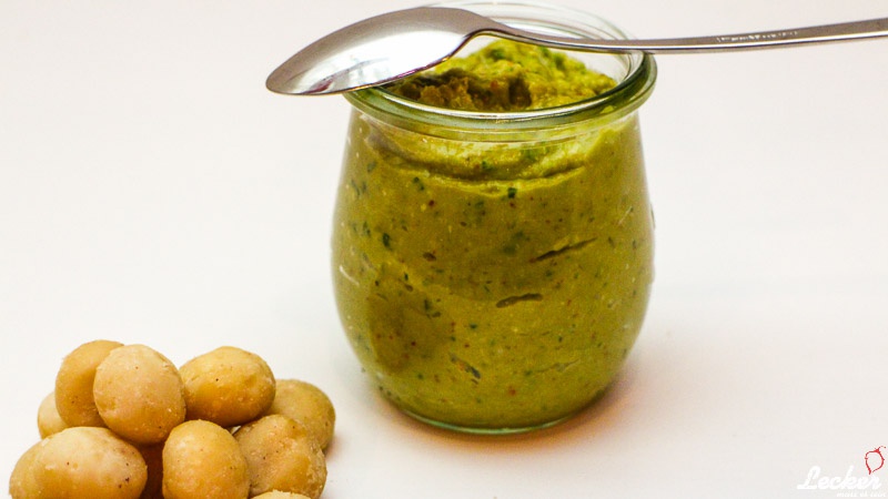 Avocado-Macadamianuss-Pesto