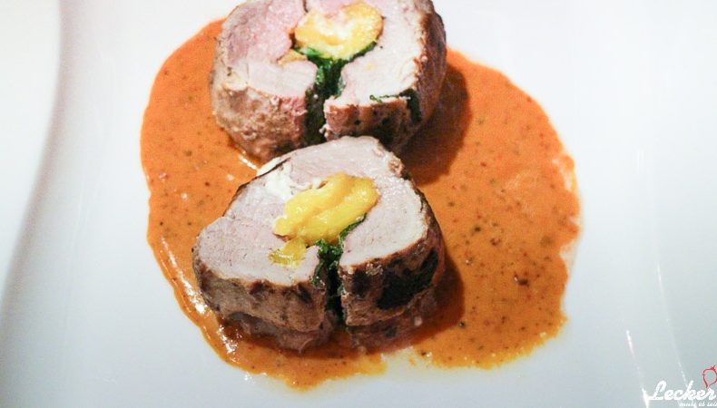 Schweinefilet gefüllt mit Mango und Rucola mit fruchtiger rosa Pfeffersauce Schweinefilet gefüllt mit Mango und Rucola mit fruchtiger rosa Pfeffersauce