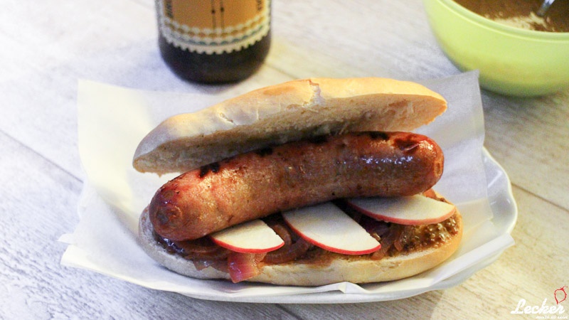 Bratwurst in Cidre geschmort mit Apfel und Zwiebeln