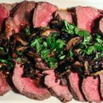 Rinderfilet mit gebratenen Champignons und Asiadressing