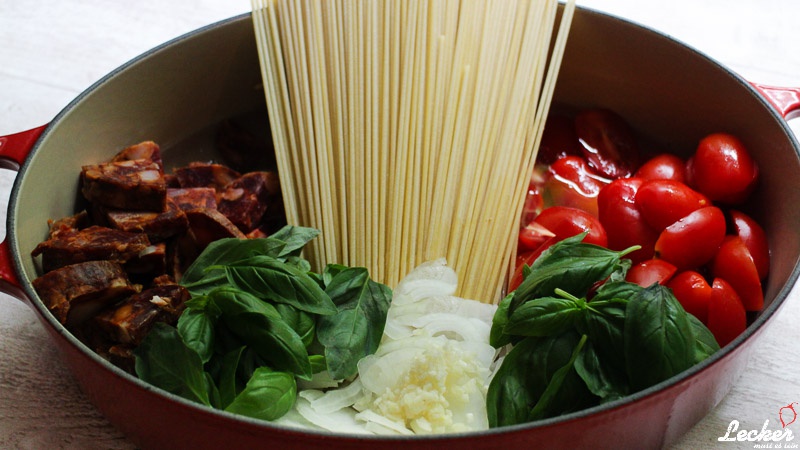 One Pot Pasta mit Tomaten und Chorizo