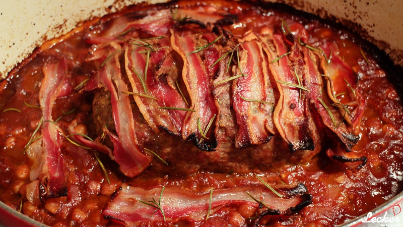 Hackbraten mit Tomaten-Kichererbsen-Sauce