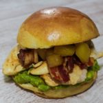 Chicken Hawaii Burger mit Guacamole