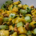 Mango Gurken Salat mit Koriander und Cashewkernen