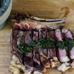 Chimichurri - Südamerikanische Sauce mit einem bone in Ribeye