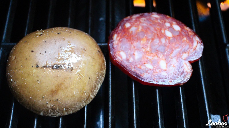 Portobello Burger mit Pestomayonnaise, Ventricina und Caciocavallo