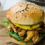 Pulled Chicken Burger vom Gasgrill