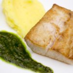 Gebratener Cobia mit Korianderpesto und Kartoffelpüree