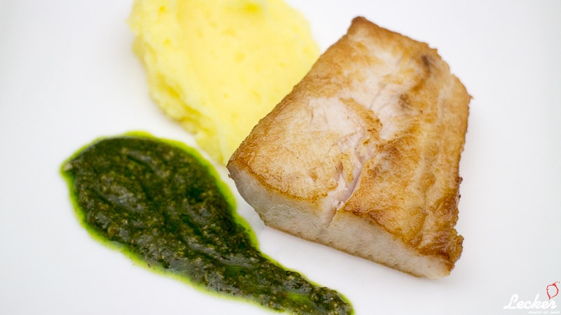 Gebratener Cobia mit Korianderpesto und Kartoffelpüree