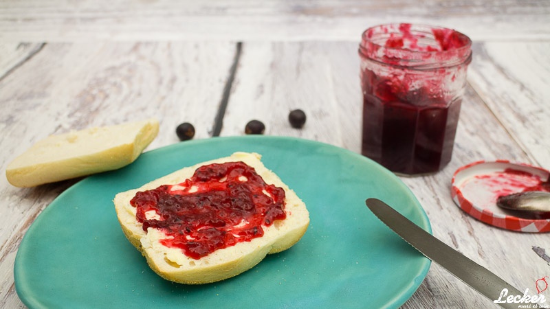 Rote Stachelbeer-Konfitüre mit Apfel, Holunder und Vanille