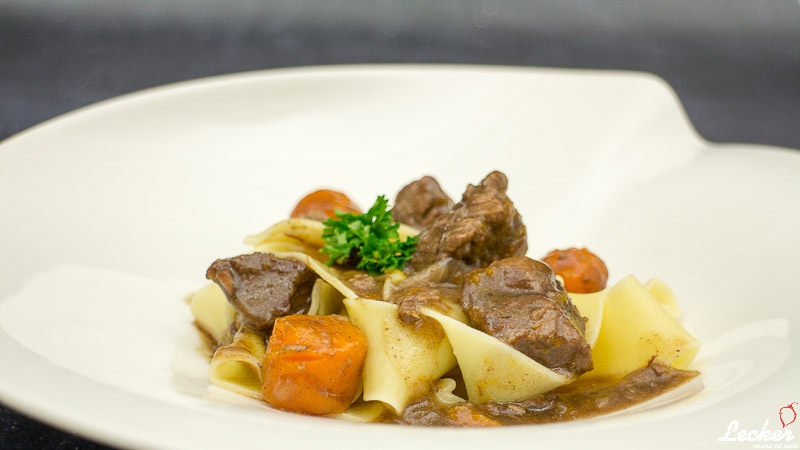 Boeuf-Bourguignon mit Pappardelle - französisches Gulasch