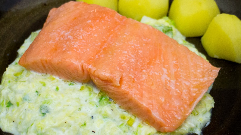 lecker_muss_es_sein_11_2016_confierter-lachs-auf-rahmwirsing-mit-salzkartoffeln-3