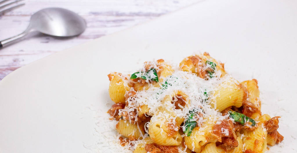 Pasta mit Thunfisch und Basilikum