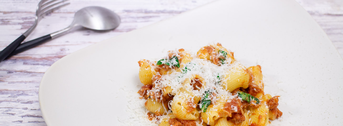 Pasta mit Thunfisch und Basilikum