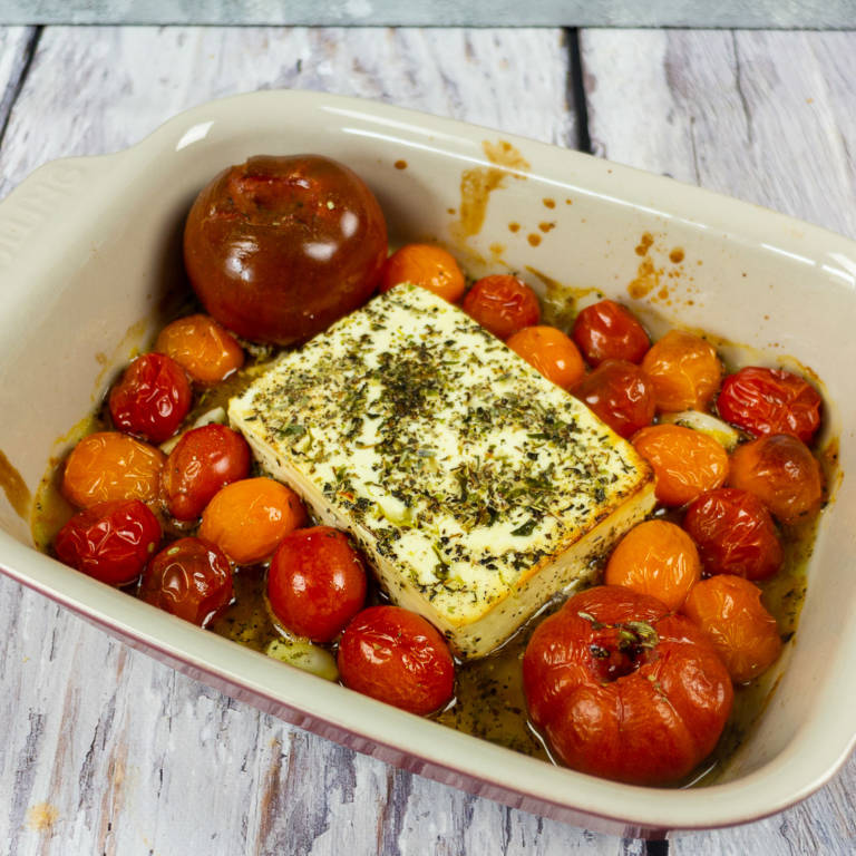 Schafskäse aus dem Ofen mit Kirschtomaten