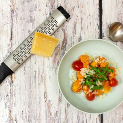 Gnocchi mit cremiger Tomaten-Mascarpone-Sauce, Rucola und Kirschtomaten