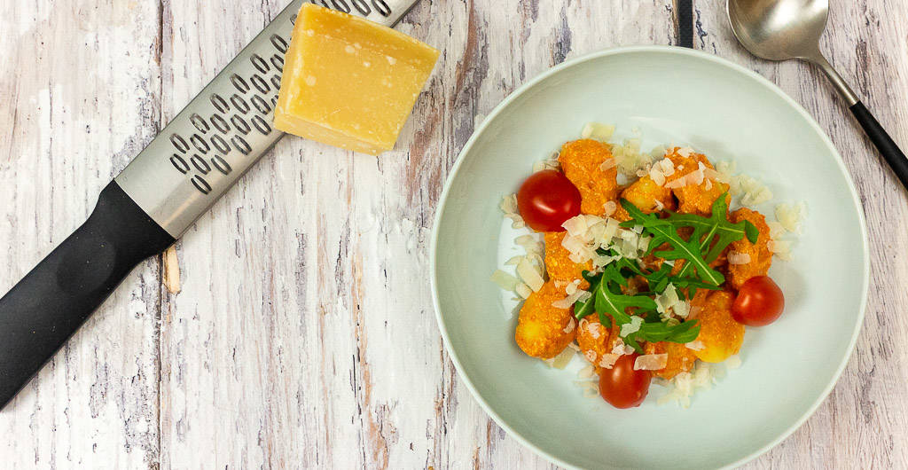 Gnocchi mit cremiger Tomaten-Mascarpone-Sauce, Rucola und Kirschtomaten