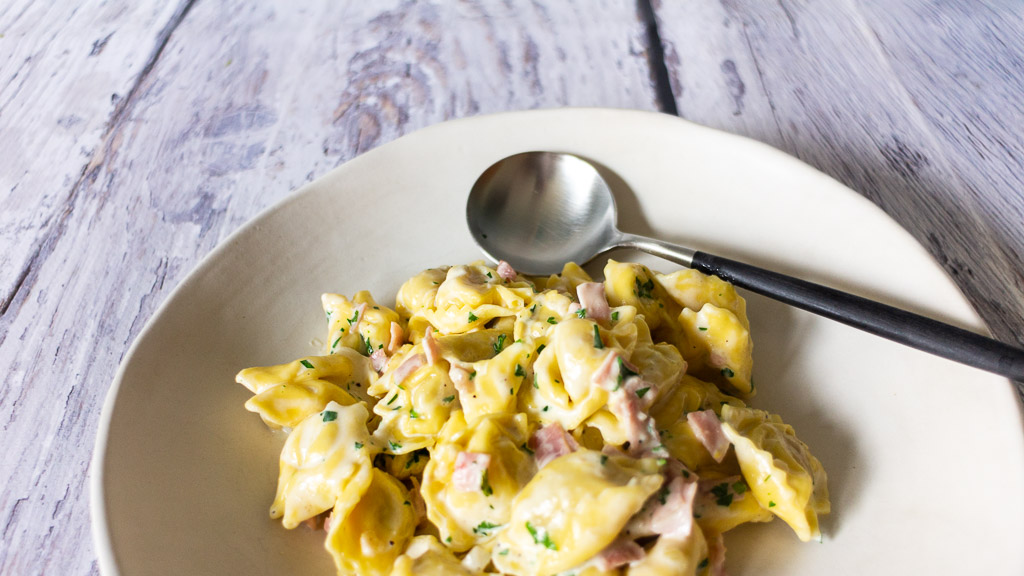 Tortellini in Schinken Sahnesauce - Tortellini alla Panna