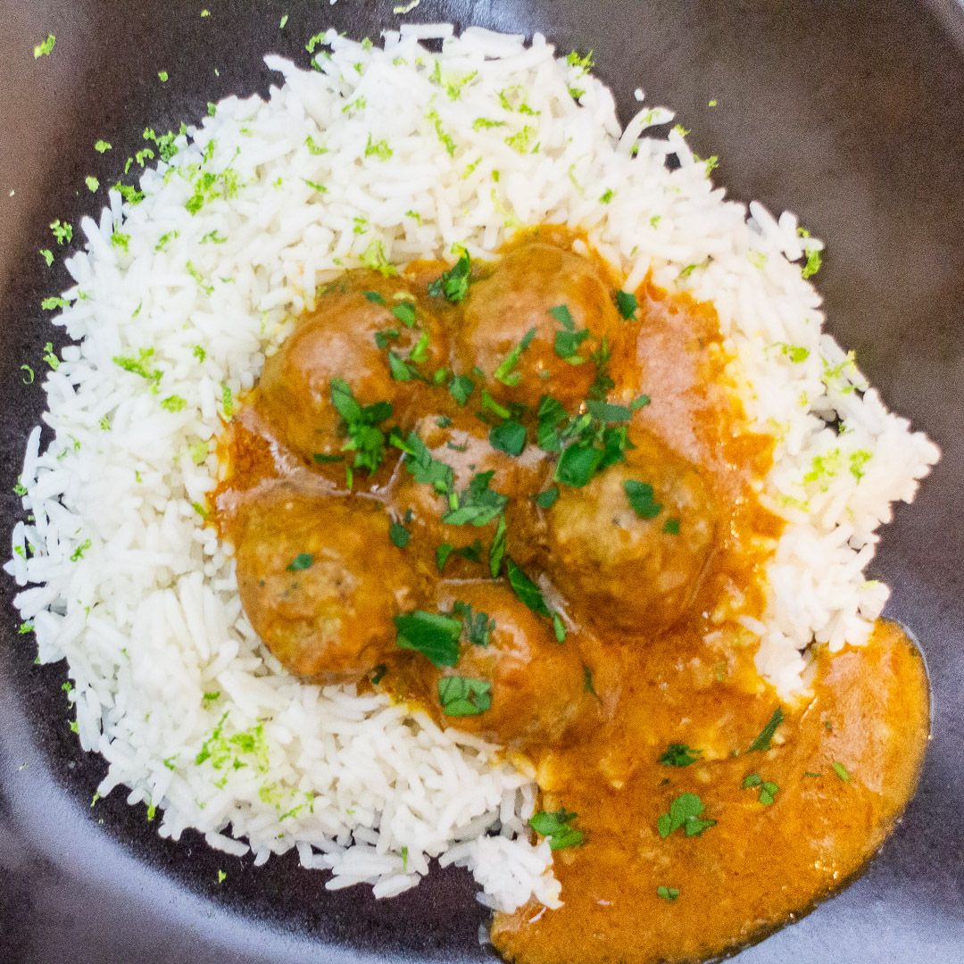 Hackbällchen in Granatapfel-Walnuss-Sauce