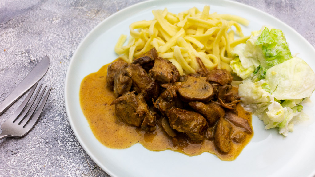 Rahmgulasch aus dem Backofen Rezept