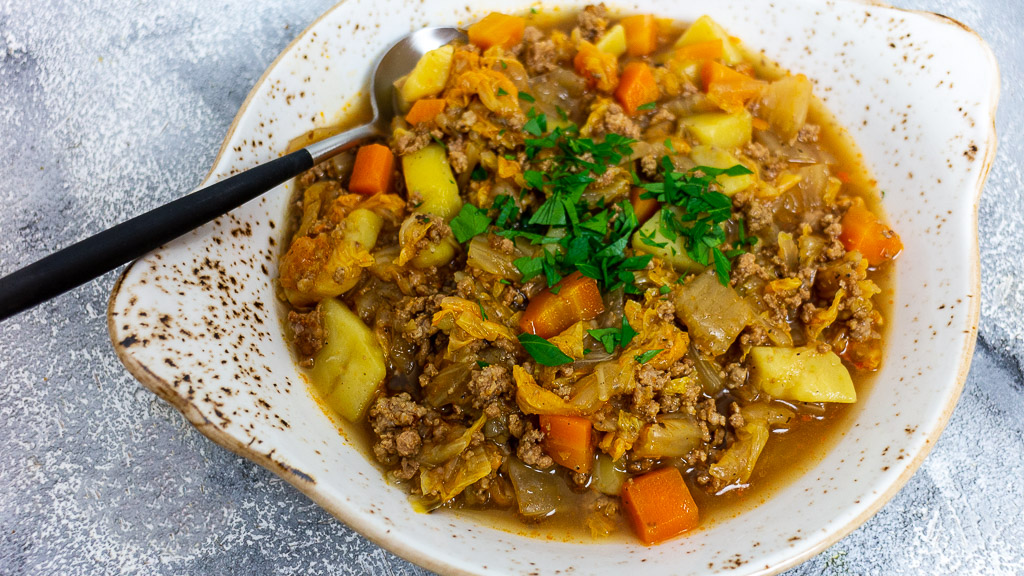 Chinakohl-Eintopf mit Hackfleisch