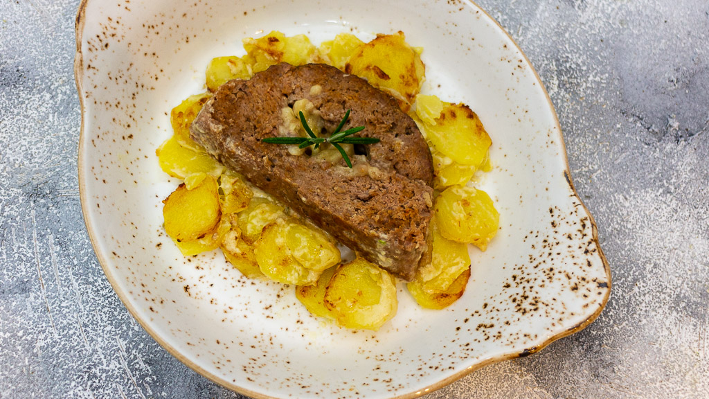 Hackbraten mit Kartoffeln in Sahne