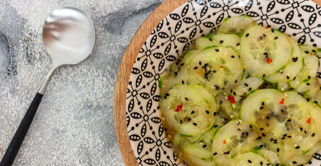 Asiatischer Gurkensalat mit Sesam