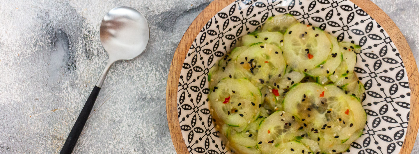 Asiatischer Gurkensalat mit Sesam