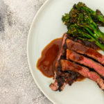 Hoisin-Steak mit gebratenem Brokkolini