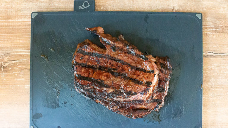 Hoisin-Steak mit gebratenem Brokkolini