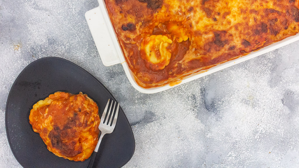 Schneller Ravioliauflauf mit Tomatensauce