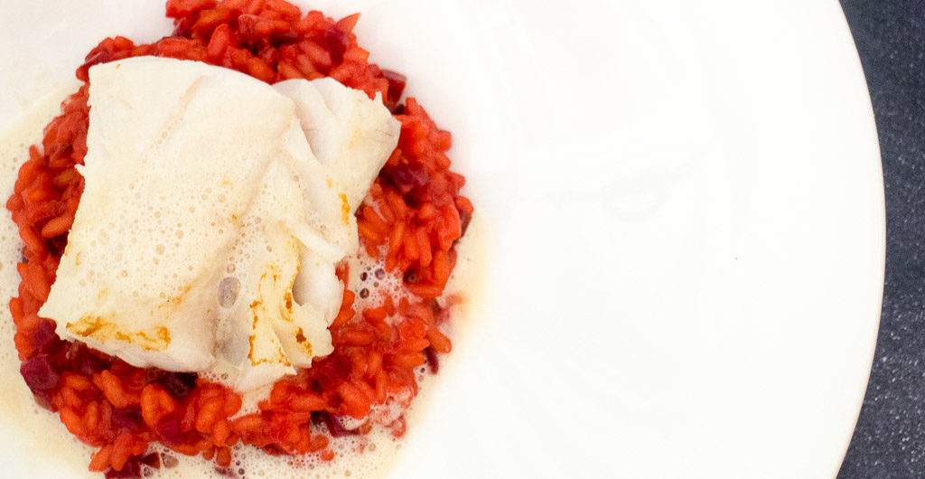 Rote-Bete-Risotto-mit-Skrei-Loin-und-Meerrettichschaum