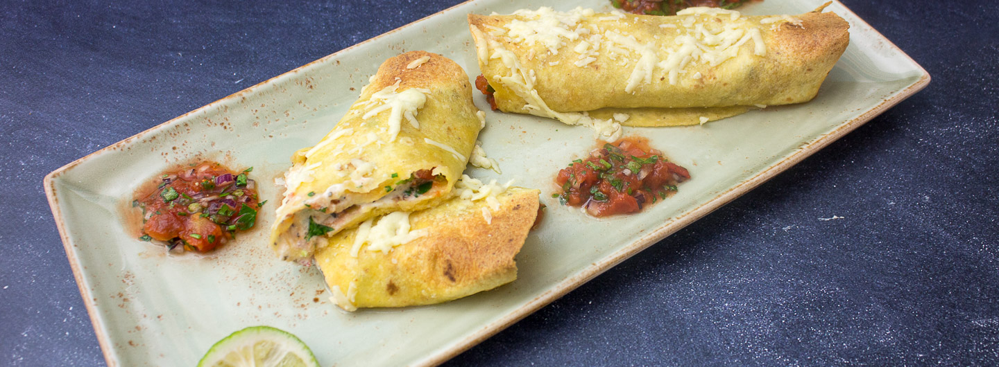 Enchiladas überbacken gefüllt mit Frischkäse und Tomaten