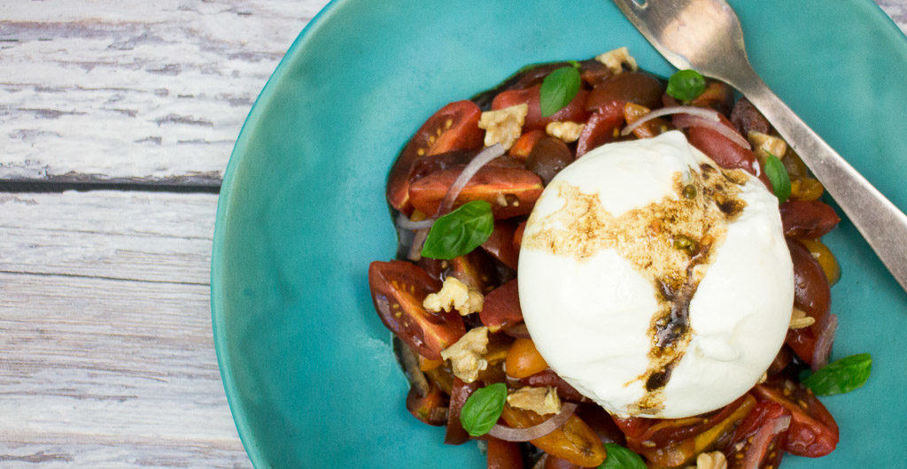 Burrata auf Tomatensalat