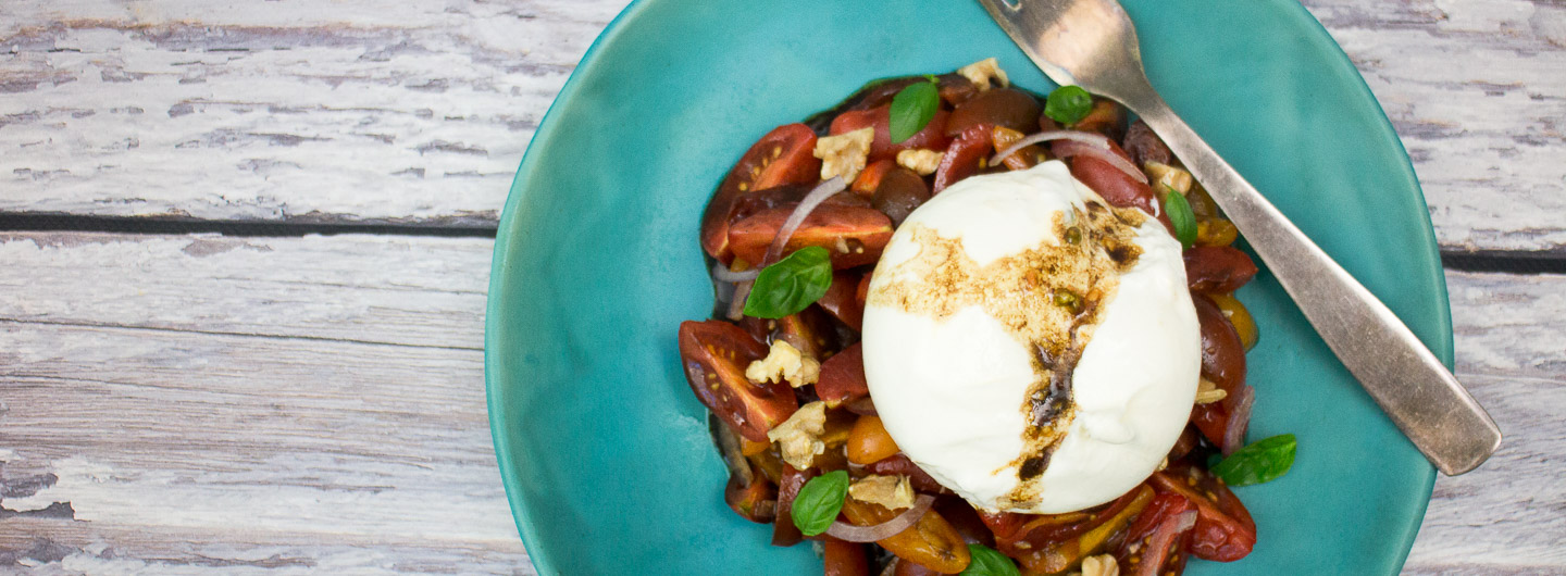 Burrata auf Tomatensalat